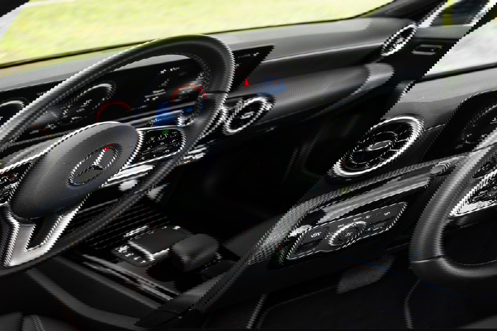 Mercedes-Benz A-Klasse 250 e Business Line CARPLAY / CAMERA / LEER / DEALER ONDERHOUDEN