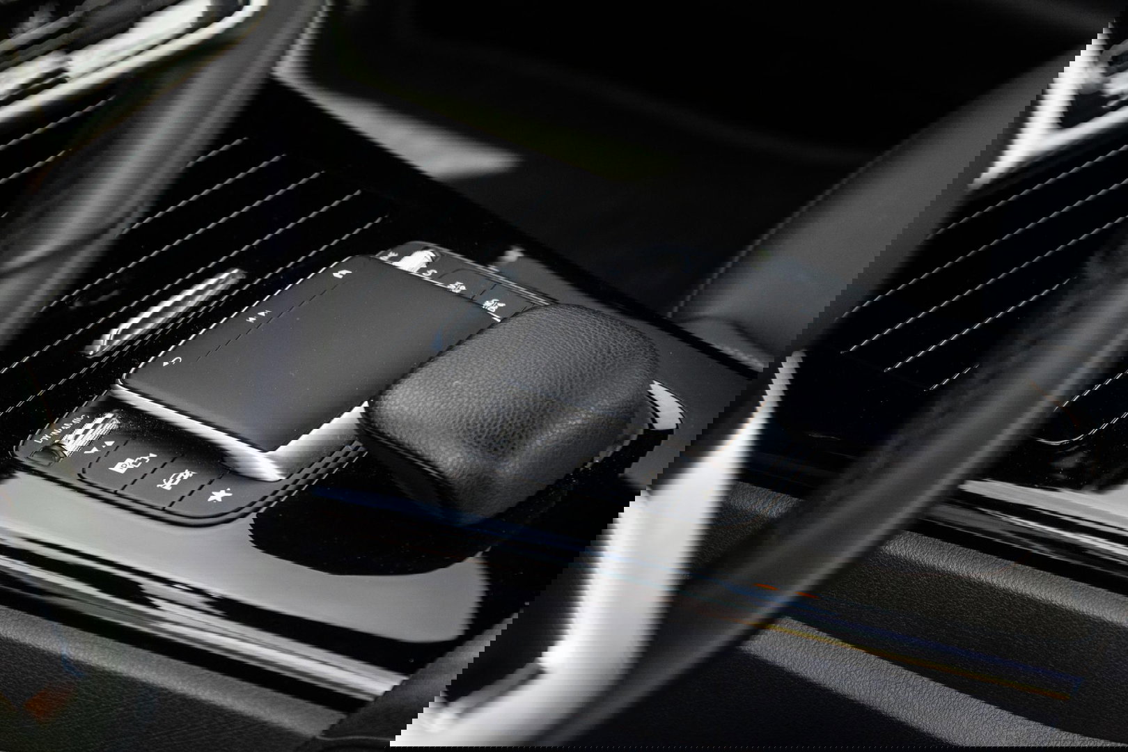 Mercedes-Benz A-Klasse 250 e Business Line CARPLAY / CAMERA / LEER / DEALER ONDERHOUDEN