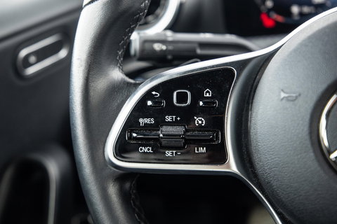 Mercedes-Benz A-Klasse 250 e Business Line CARPLAY / CAMERA / LEER / DEALER ONDERHOUDEN