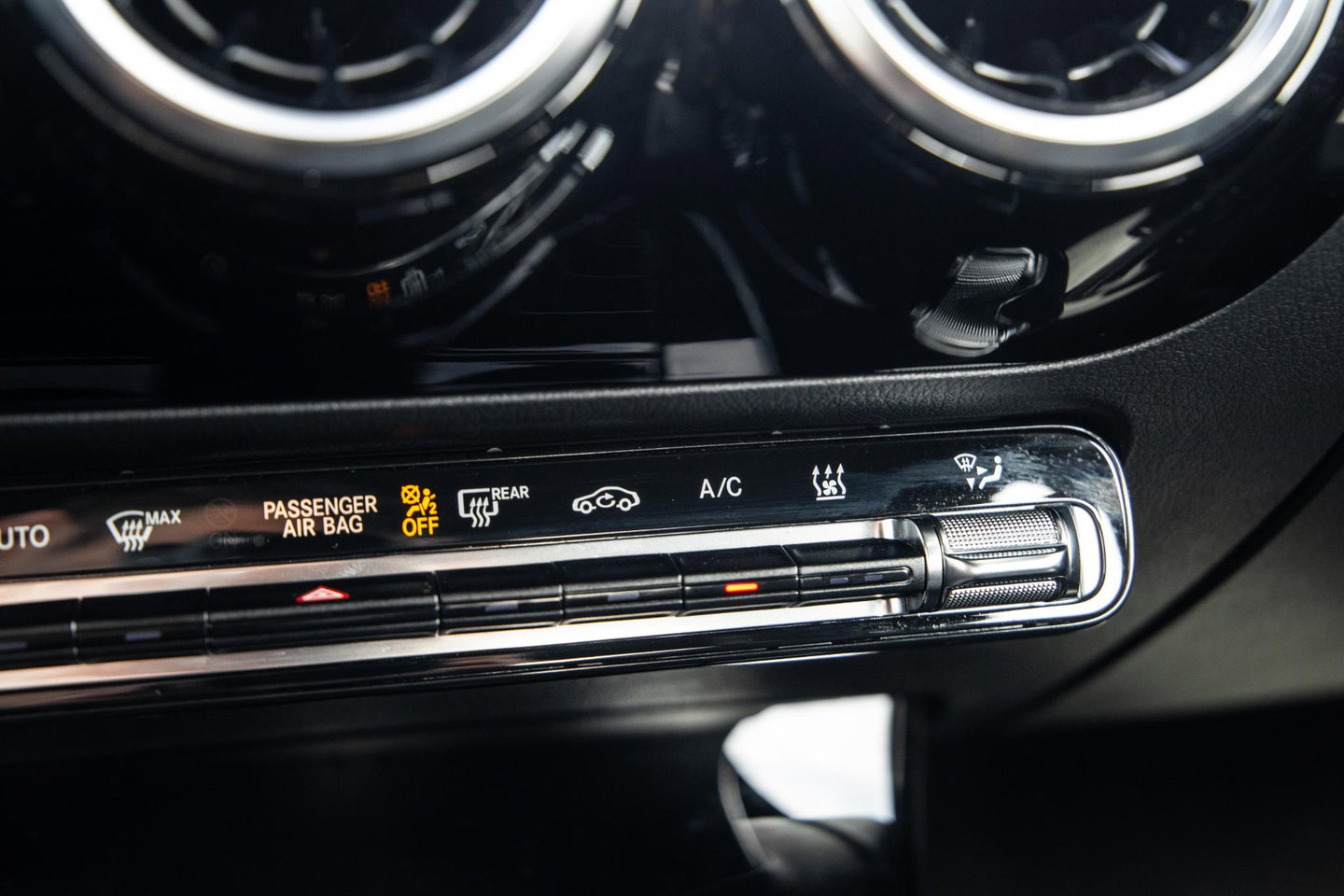 Mercedes-Benz A-Klasse 250 e Business Line CARPLAY / CAMERA / LEER / DEALER ONDERHOUDEN