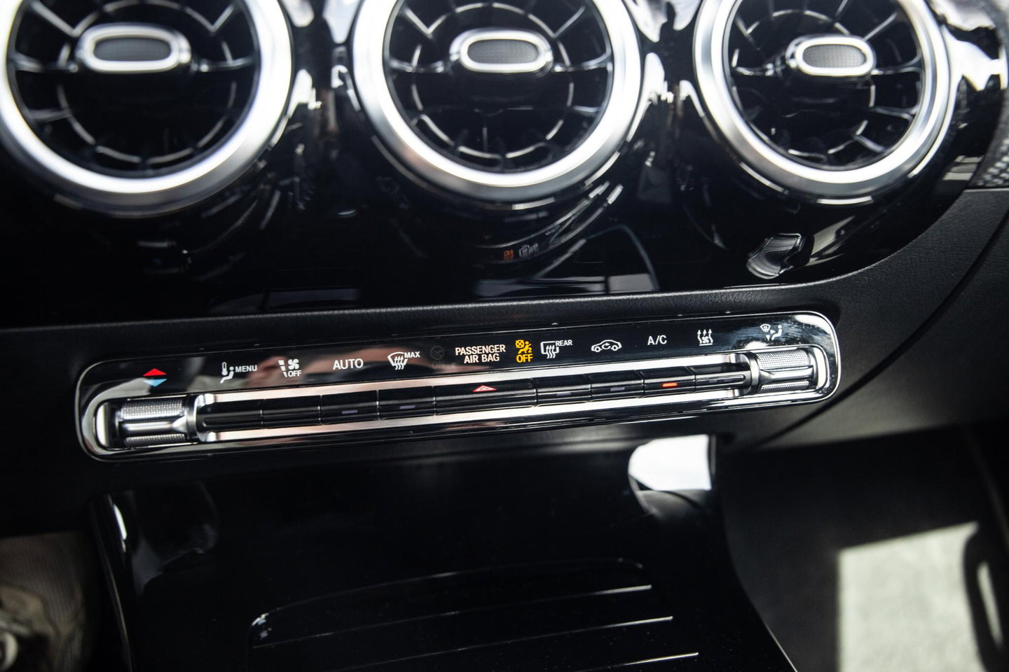 Mercedes-Benz A-Klasse 250 e Business Line CARPLAY / CAMERA / LEER / DEALER ONDERHOUDEN