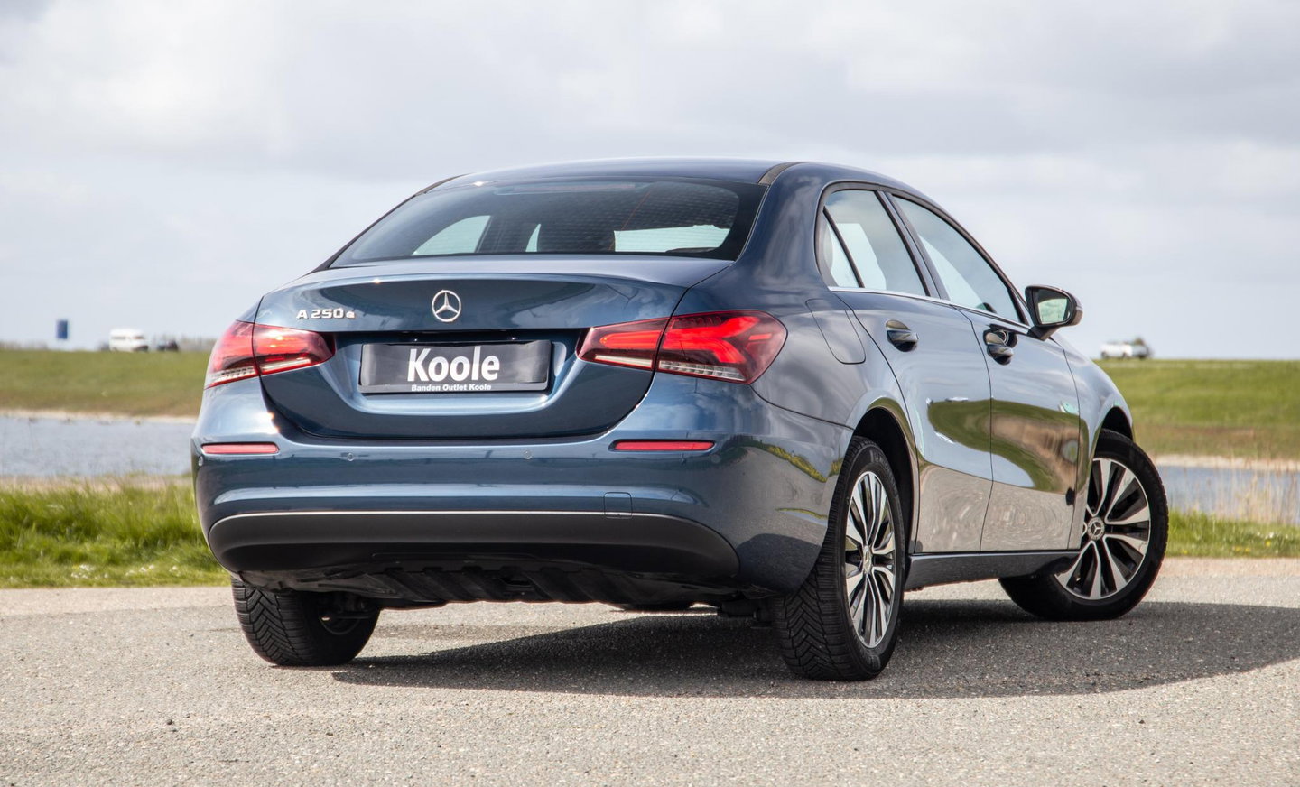 Mercedes-Benz A-Klasse 250 e Business Line CARPLAY / CAMERA / LEER / DEALER ONDERHOUDEN