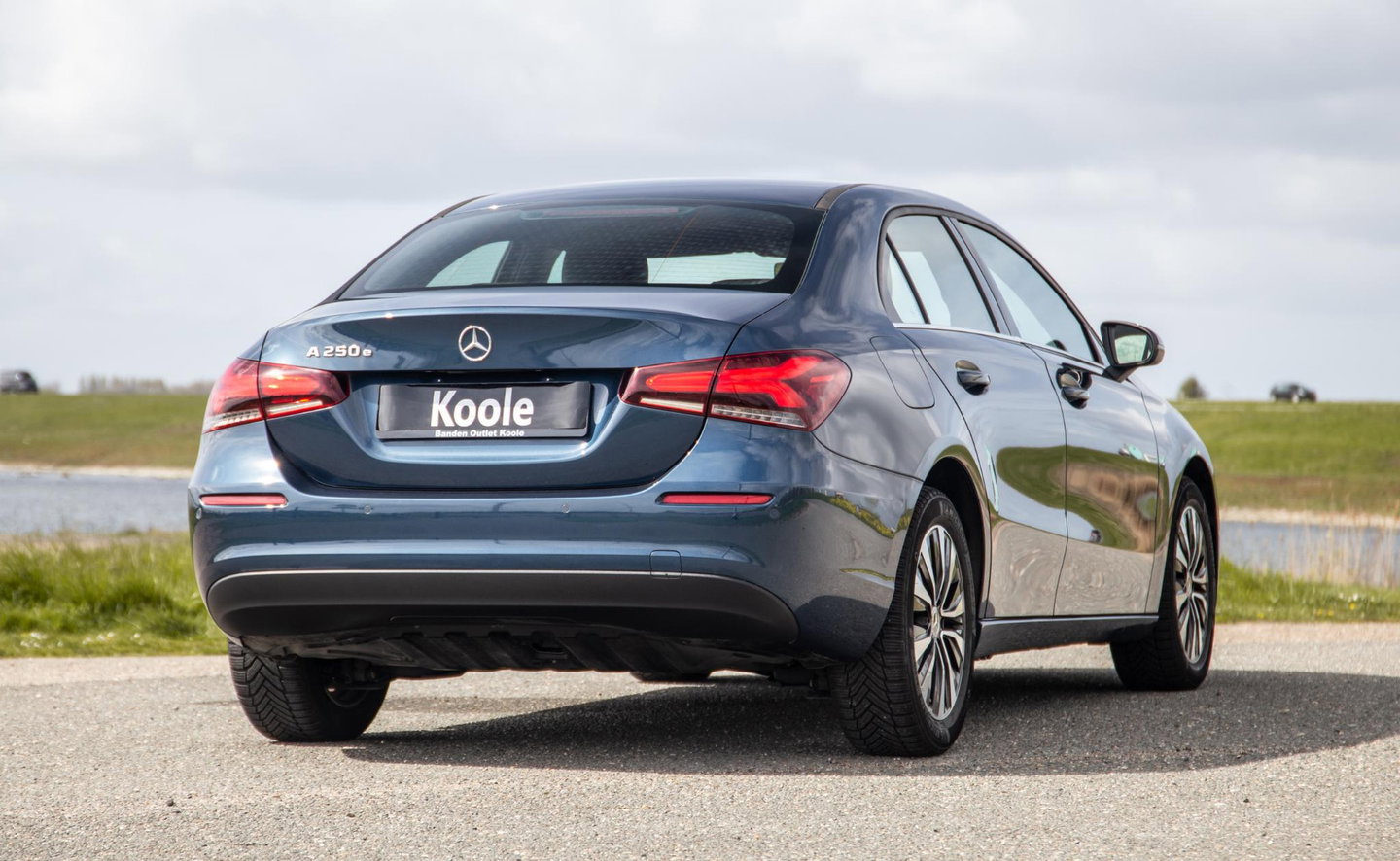 Mercedes-Benz A-Klasse 250 e Business Line CARPLAY / CAMERA / LEER / DEALER ONDERHOUDEN