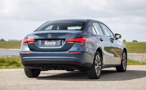 Mercedes-Benz A-Klasse 250 e Business Line CARPLAY / CAMERA / LEER / DEALER ONDERHOUDEN