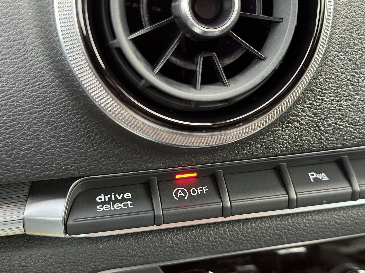 Audi A3 Cabriolet 35 TFSI CoD Design Pro Line Plus | S Line | 150 Pk | Apple Carplay | Android Auto | Nekverwarming | Stuurverwarming | Stoelverwarming | Adaptieve Cruise Control | Lane Assist |