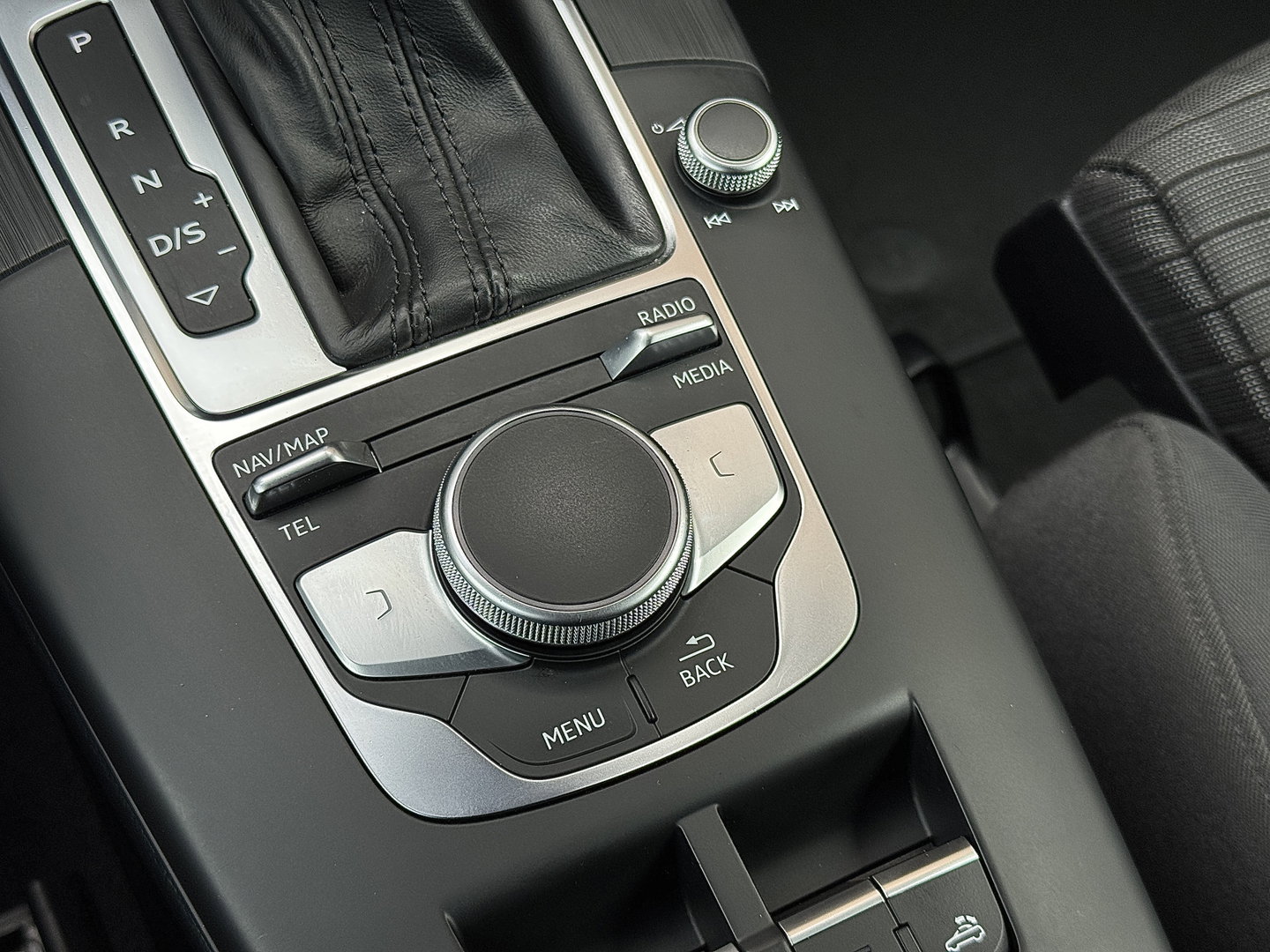 Audi A3 Cabriolet 35 TFSI CoD Design Pro Line Plus | S Line | 150 Pk | Apple Carplay | Android Auto | Nekverwarming | Stuurverwarming | Stoelverwarming | Adaptieve Cruise Control | Lane Assist |