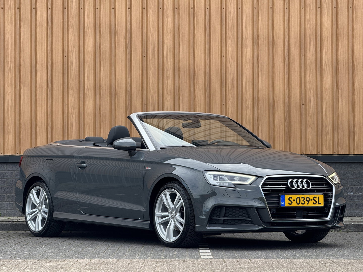 Audi A3 Cabriolet 35 TFSI CoD Design Pro Line Plus | S Line | 150 Pk | Apple Carplay | Android Auto | Nekverwarming | Stuurverwarming | Stoelverwarming | Adaptieve Cruise Control | Lane Assist |