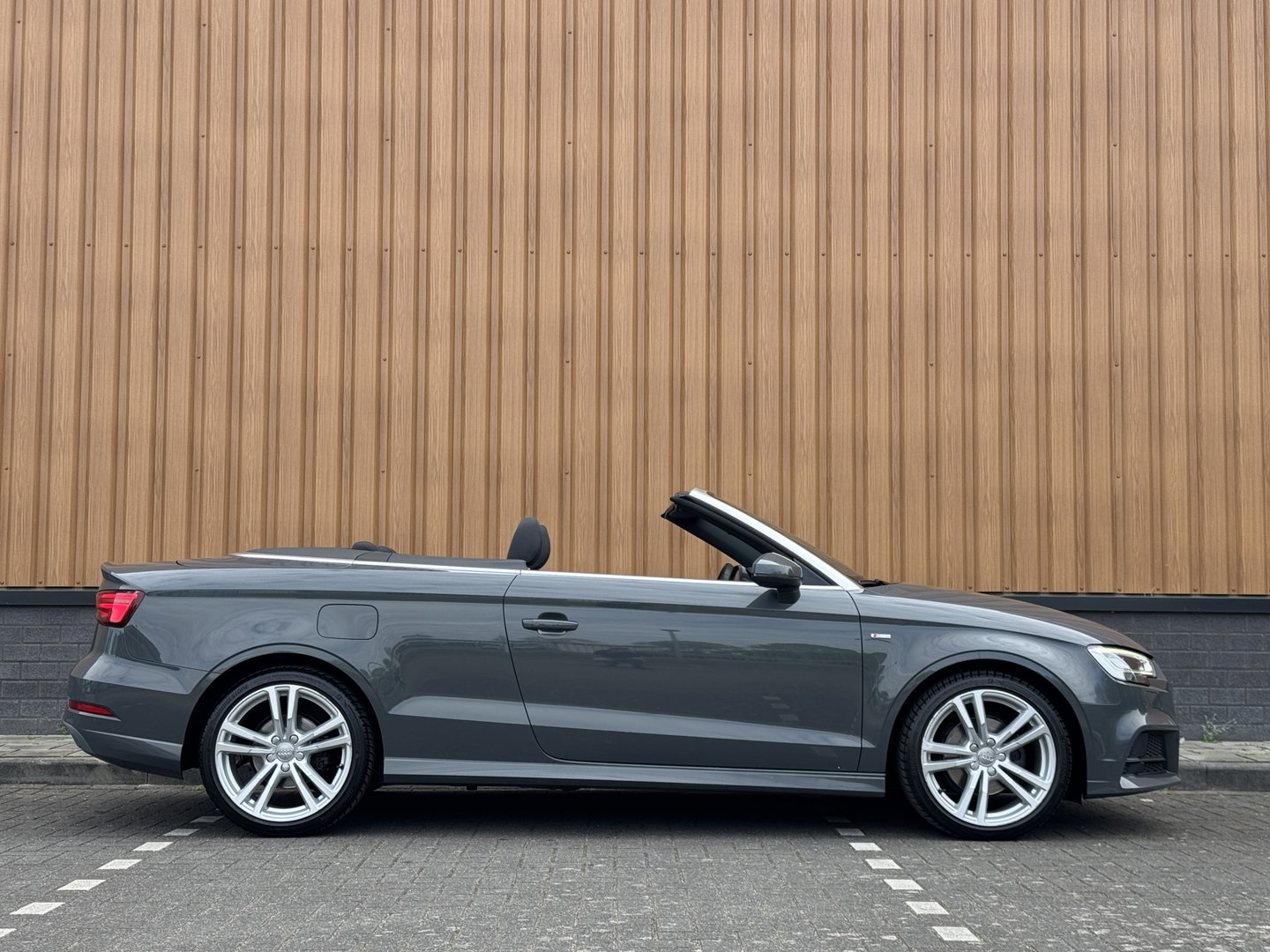 Audi A3 Cabriolet 35 TFSI CoD Design Pro Line Plus | S Line | 150 Pk | Apple Carplay | Android Auto | Nekverwarming | Stuurverwarming | Stoelverwarming | Adaptieve Cruise Control | Lane Assist |