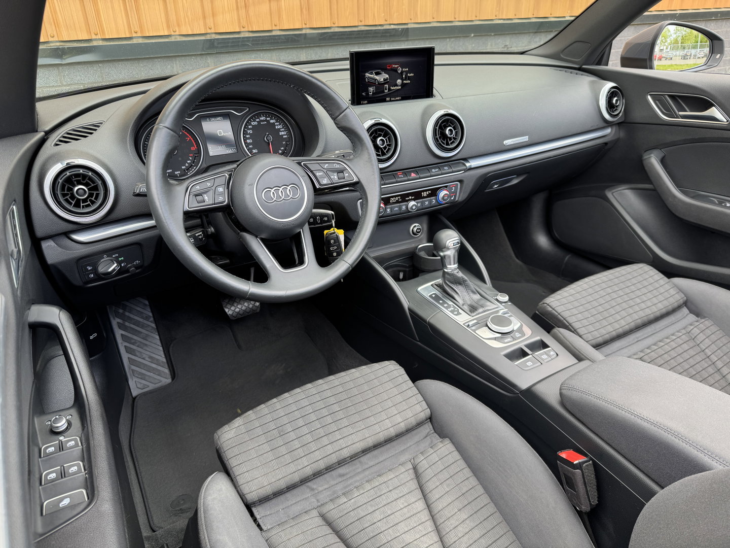 Audi A3 Cabriolet 35 TFSI CoD Design Pro Line Plus | S Line | 150 Pk | Apple Carplay | Android Auto | Nekverwarming | Stuurverwarming | Stoelverwarming | Adaptieve Cruise Control | Lane Assist |