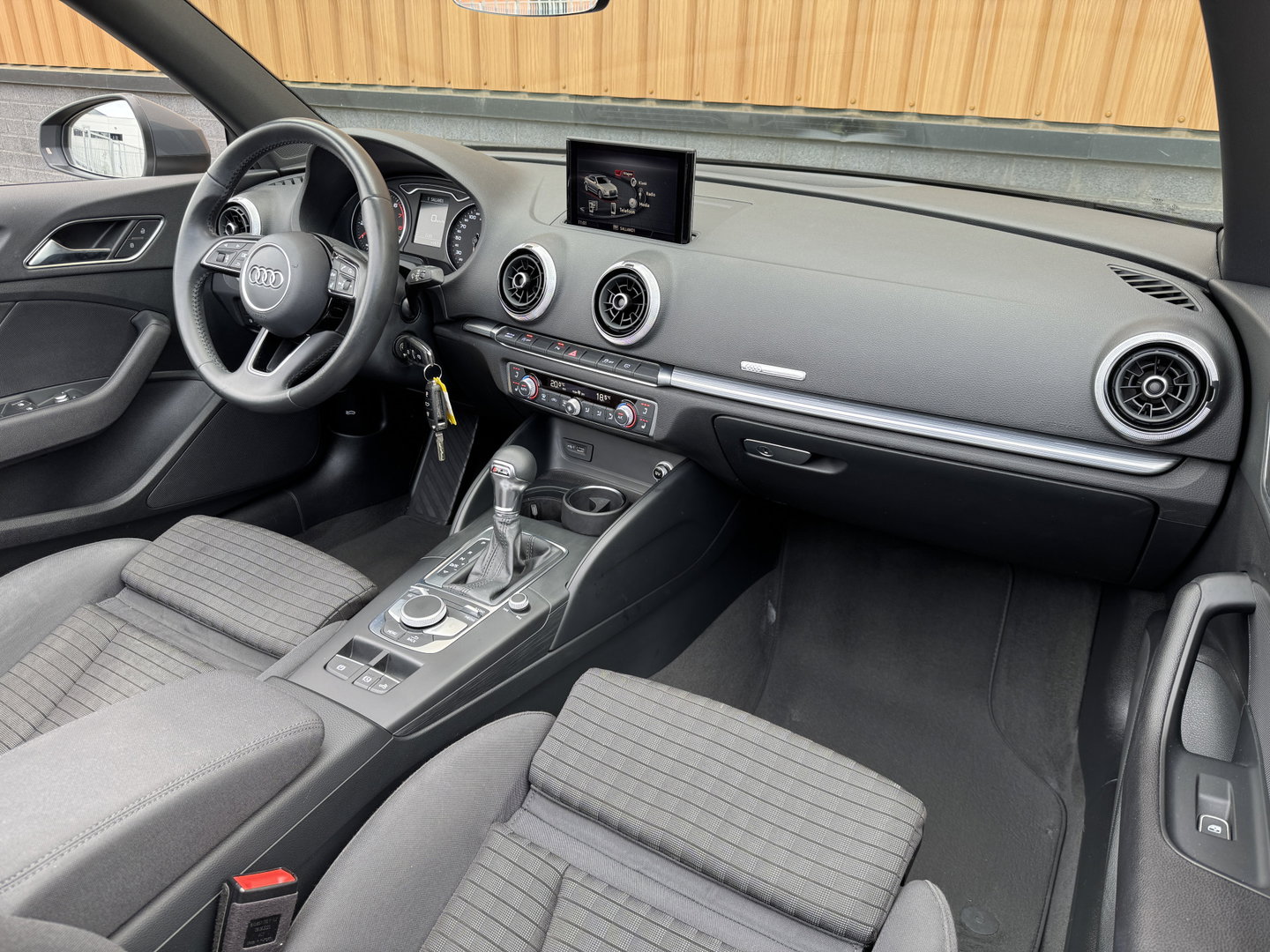 Audi A3 Cabriolet 35 TFSI CoD Design Pro Line Plus | S Line | 150 Pk | Apple Carplay | Android Auto | Nekverwarming | Stuurverwarming | Stoelverwarming | Adaptieve Cruise Control | Lane Assist |