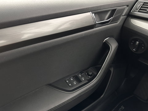 Škoda Superb Combi 1.4 TSI iV Sportline Business (Plug-in) (INCL.BTW) *PANO | ADAPTIVE-CRUISE | LEATHER-MICROFIBRE | FULL-LED | BLINDSPOT | MEMORY-PACK | TOP-VIEW | HEATED-COMFORTSEATS | KEYLESS | DIGI-COCKPIT | NAVI-FULLMAP | ECC | PDC | 19''ALU*