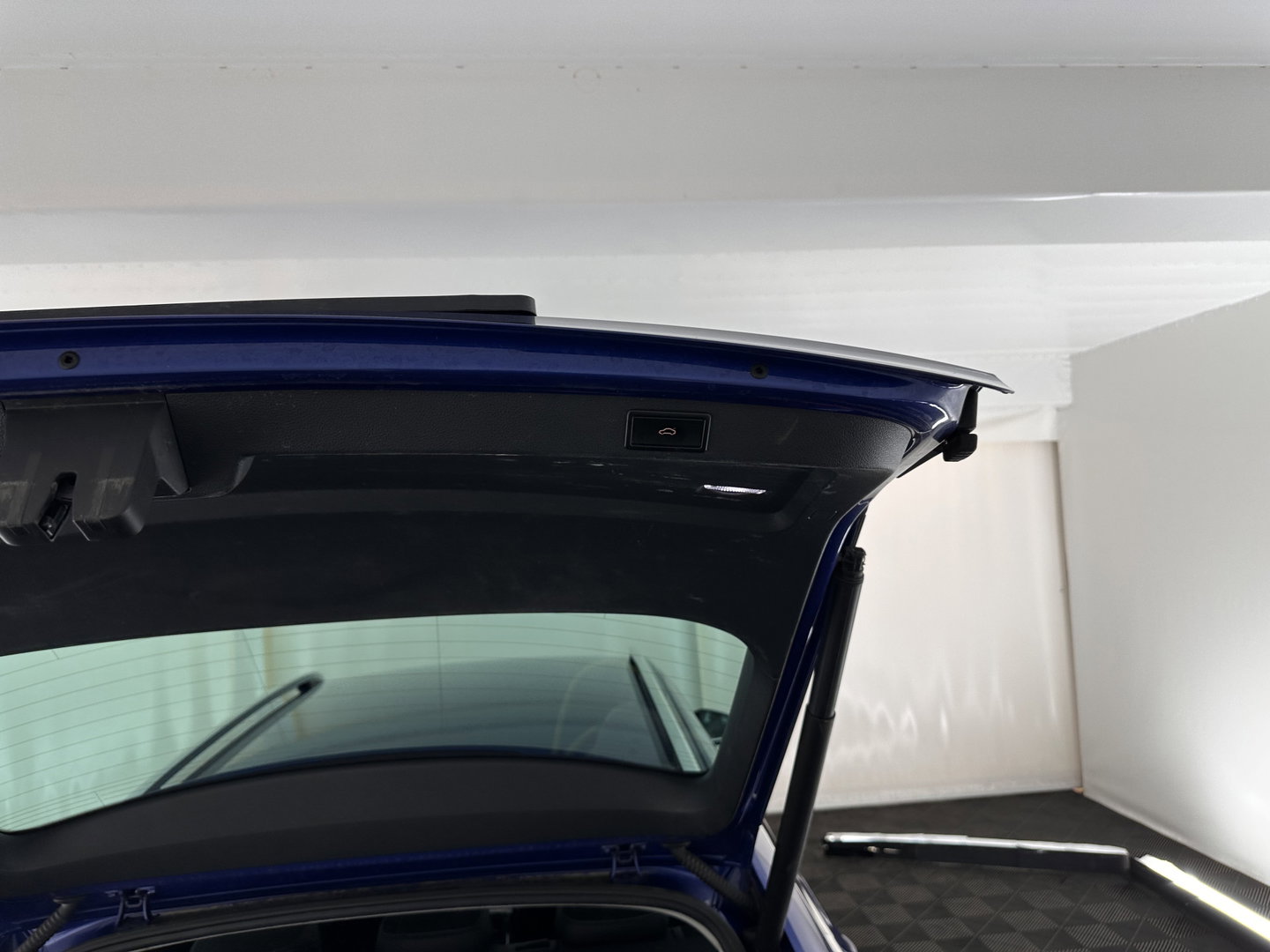 Škoda Superb Combi 1.4 TSI iV Sportline Business (Plug-in) (INCL.BTW) *PANO | ADAPTIVE-CRUISE | LEATHER-MICROFIBRE | FULL-LED | BLINDSPOT | MEMORY-PACK | TOP-VIEW | HEATED-COMFORTSEATS | KEYLESS | DIGI-COCKPIT | NAVI-FULLMAP | ECC | PDC | 19''ALU*