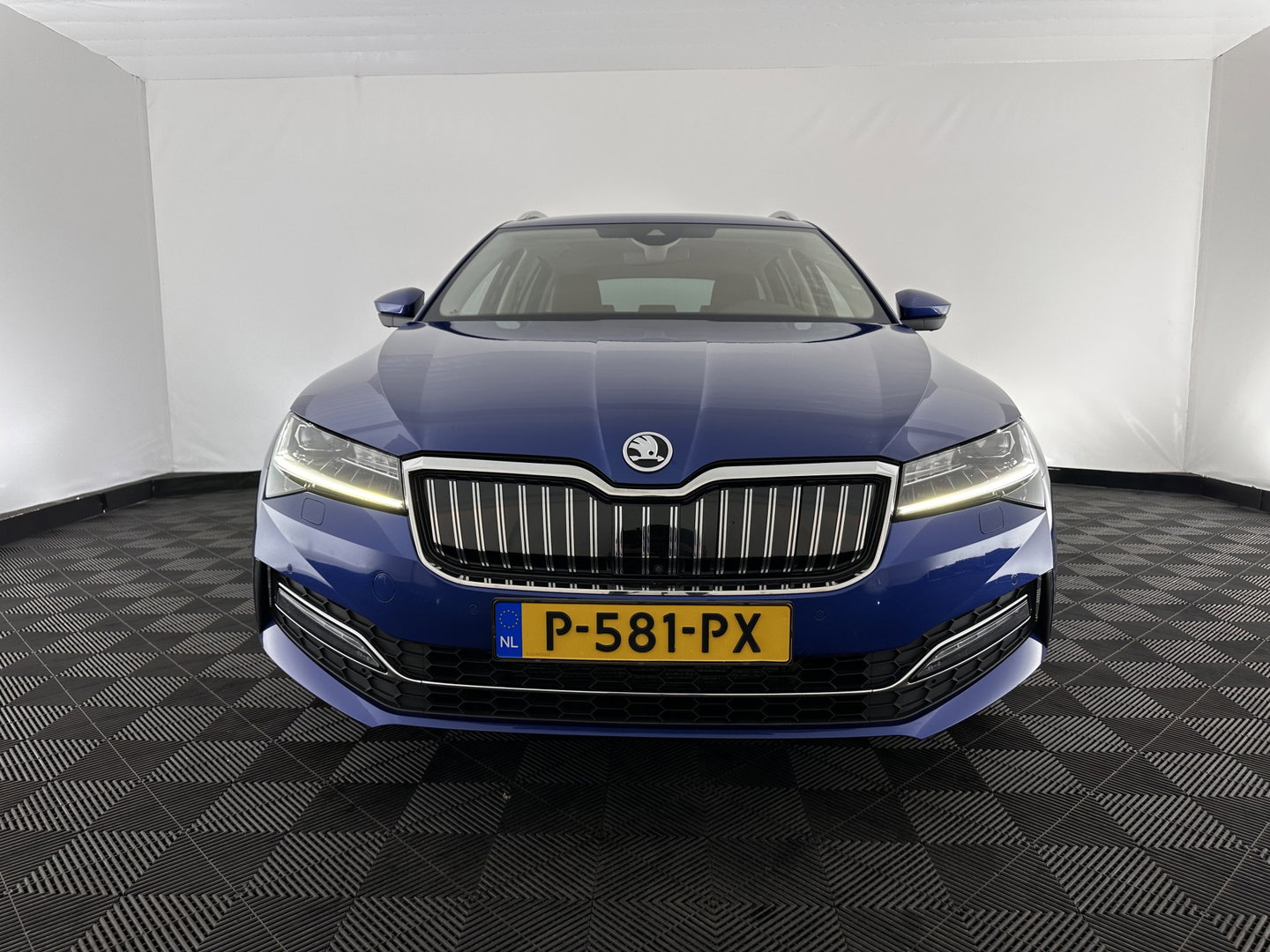 Škoda Superb Combi 1.4 TSI iV Sportline Business (Plug-in) (INCL.BTW) *PANO | ADAPTIVE-CRUISE | LEATHER-MICROFIBRE | FULL-LED | BLINDSPOT | MEMORY-PACK | TOP-VIEW | HEATED-COMFORTSEATS | KEYLESS | DIGI-COCKPIT | NAVI-FULLMAP | ECC | PDC | 19''ALU*