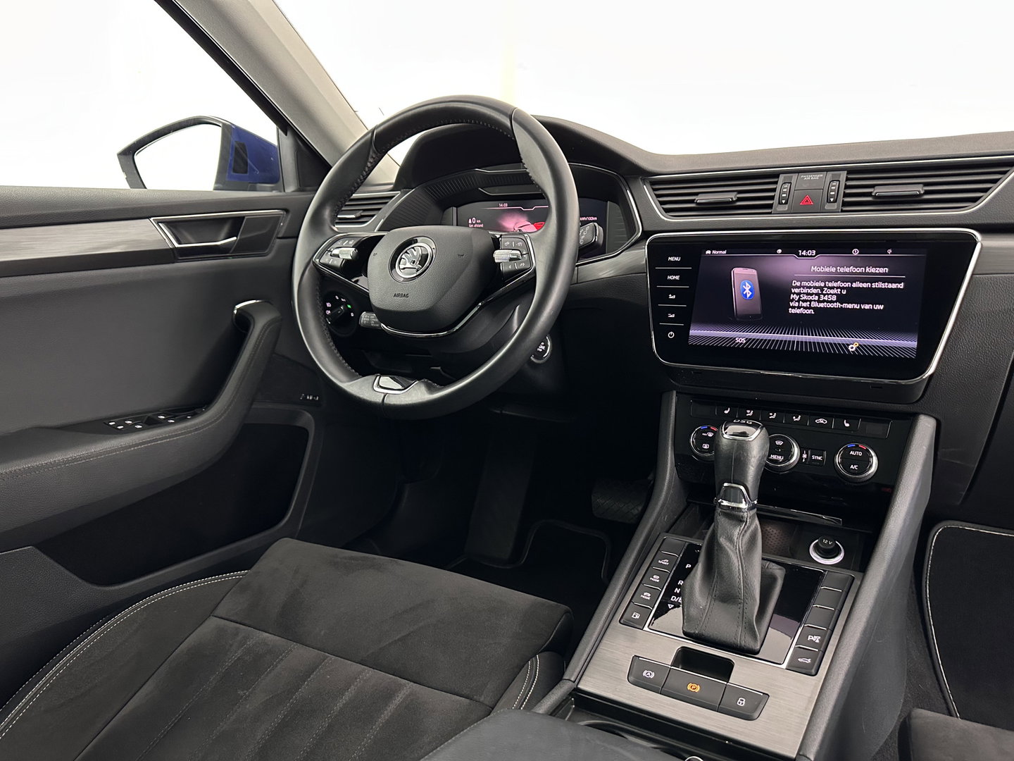 Škoda Superb Combi 1.4 TSI iV Sportline Business (Plug-in) (INCL.BTW) *PANO | ADAPTIVE-CRUISE | LEATHER-MICROFIBRE | FULL-LED | BLINDSPOT | MEMORY-PACK | TOP-VIEW | HEATED-COMFORTSEATS | KEYLESS | DIGI-COCKPIT | NAVI-FULLMAP | ECC | PDC | 19''ALU*