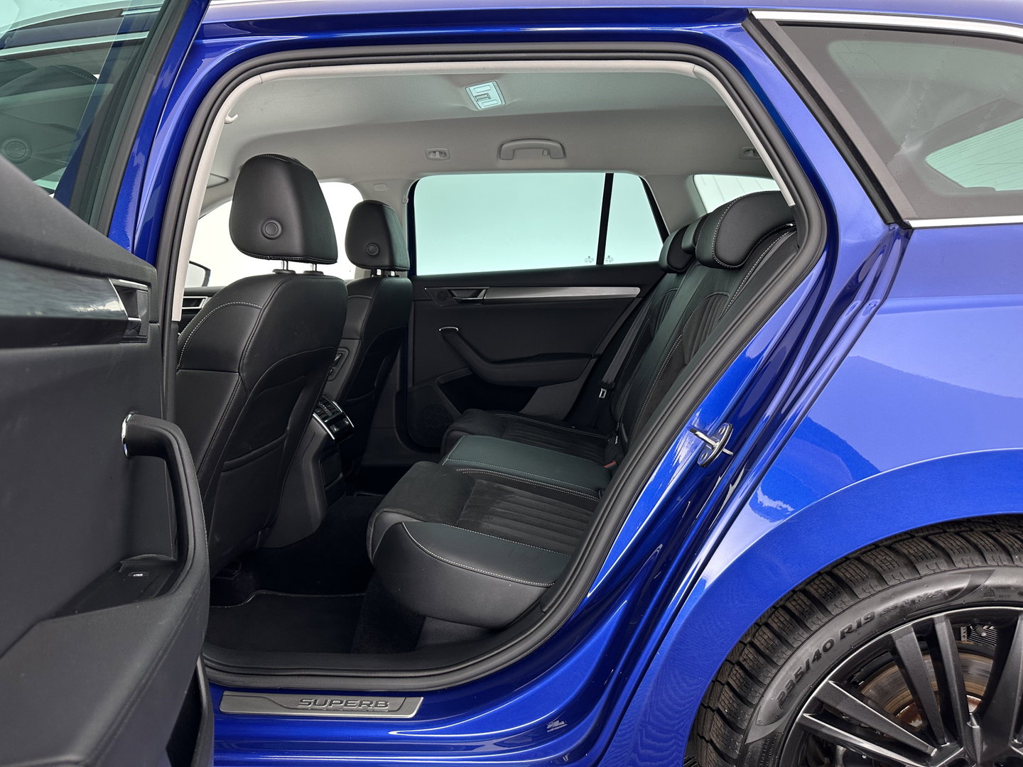 Škoda Superb Combi 1.4 TSI iV Sportline Business (Plug-in) (INCL.BTW) *PANO | ADAPTIVE-CRUISE | LEATHER-MICROFIBRE | FULL-LED | BLINDSPOT | MEMORY-PACK | TOP-VIEW | HEATED-COMFORTSEATS | KEYLESS | DIGI-COCKPIT | NAVI-FULLMAP | ECC | PDC | 19''ALU*