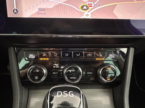 Škoda Superb Combi 1.4 TSI iV Sportline Business (Plug-in) (INCL.BTW) *PANO | ADAPTIVE-CRUISE | LEATHER-MICROFIBRE | FULL-LED | BLINDSPOT | MEMORY-PACK | TOP-VIEW | HEATED-COMFORTSEATS | KEYLESS | DIGI-COCKPIT | NAVI-FULLMAP | ECC | PDC | 19''ALU*