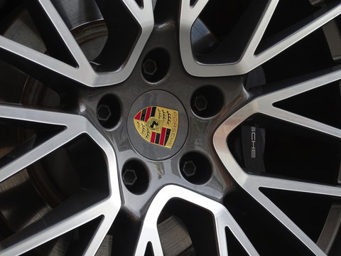 Porsche Cayenne Coupé 3.0 462PK E-Hybrid Platinum Ed. / Bose / LED