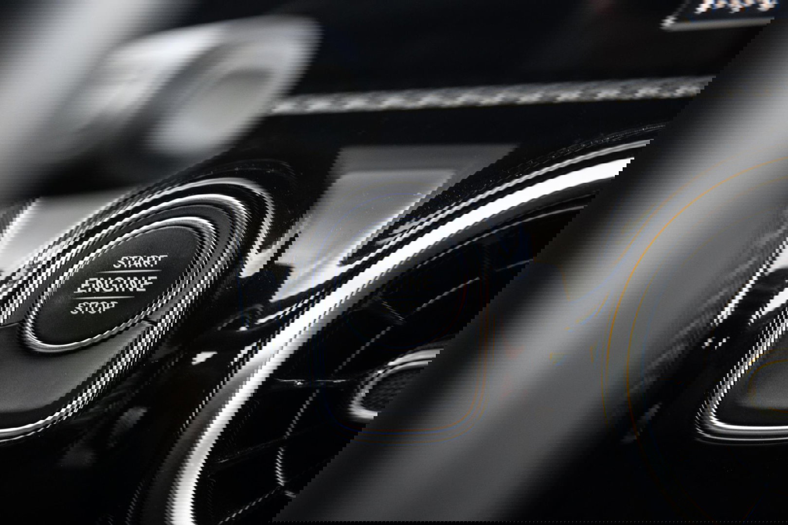 Mercedes-Benz A-Klasse 250 e Business Line CARPLAY / LEER / CAMERA / CRUISE CONTROLE / DEALER ONDERHOUDEN