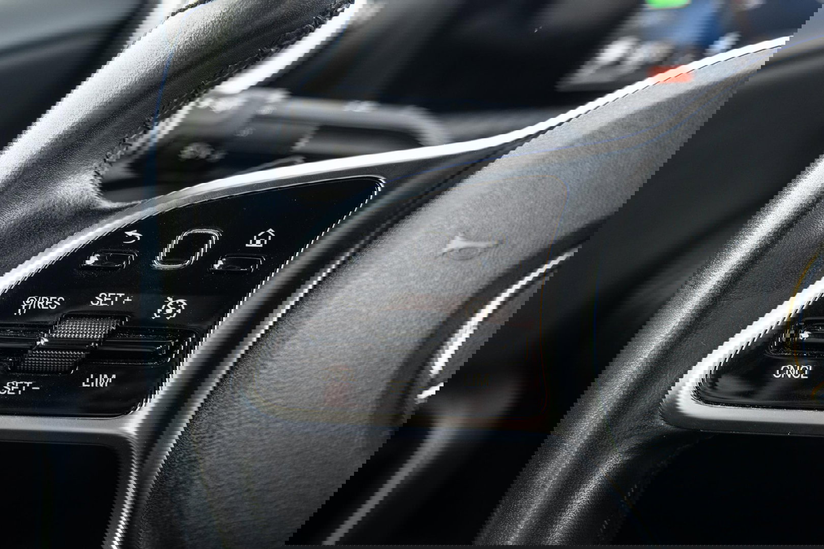 Mercedes-Benz A-Klasse 250 e Business Line CARPLAY / LEER / CAMERA / CRUISE CONTROLE / DEALER ONDERHOUDEN