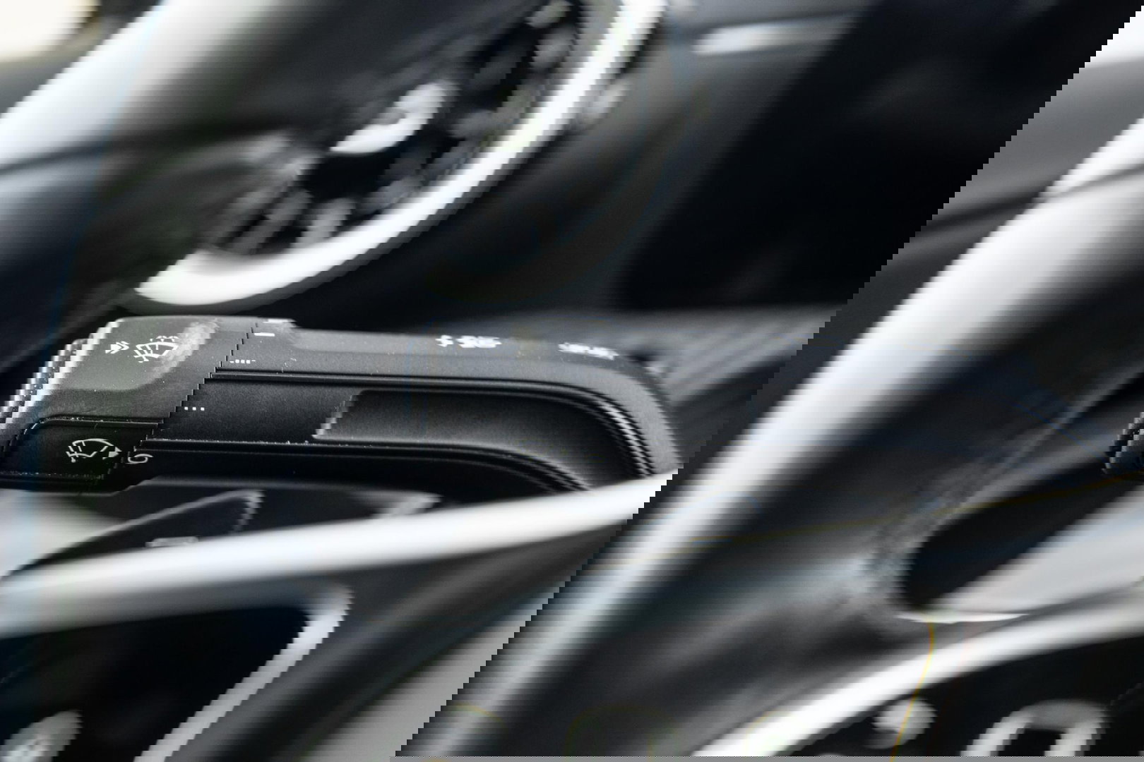 Mercedes-Benz A-Klasse 250 e Business Line CARPLAY / LEER / CAMERA / CRUISE CONTROLE / DEALER ONDERHOUDEN