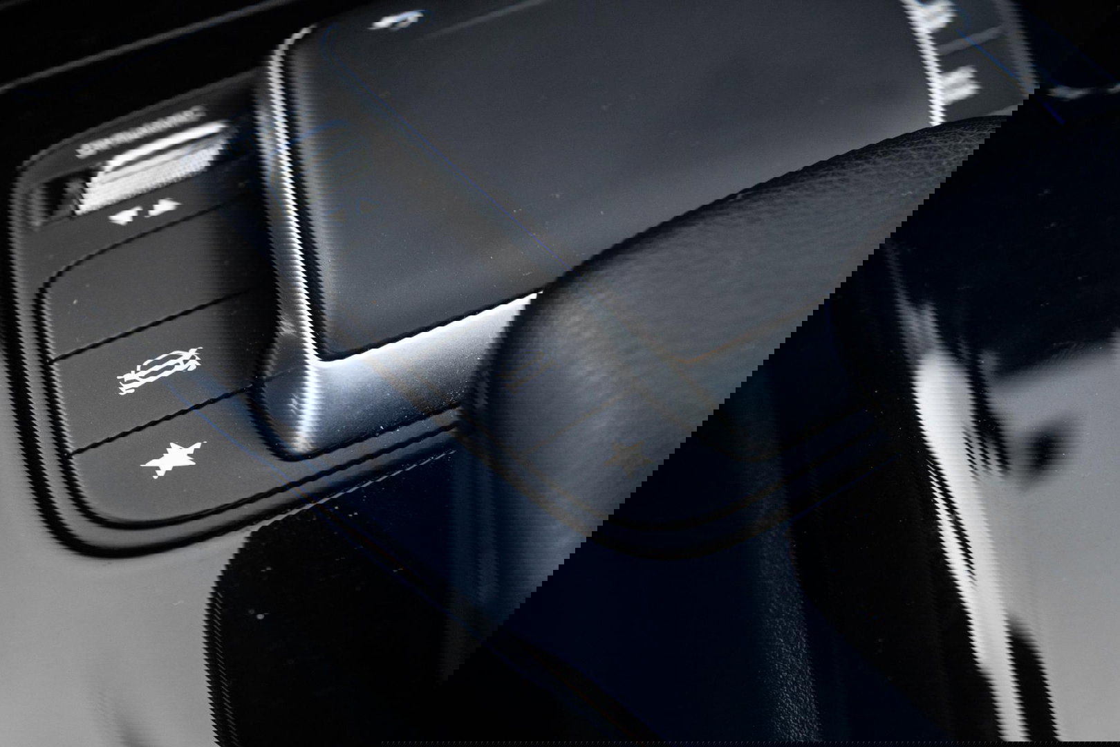 Mercedes-Benz A-Klasse 250 e Business Line CARPLAY / LEER / CAMERA / CRUISE CONTROLE / DEALER ONDERHOUDEN