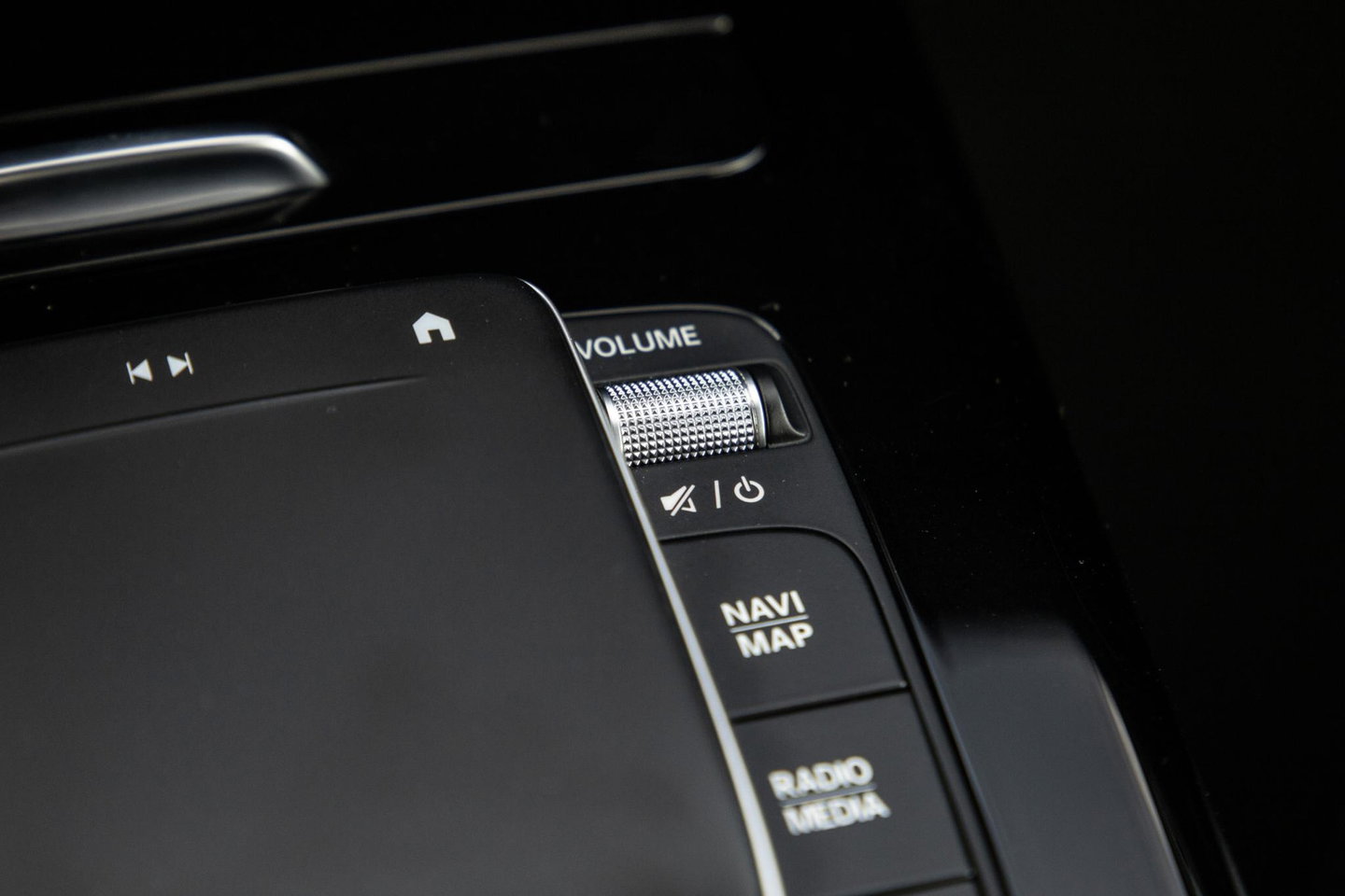 Mercedes-Benz A-Klasse 250 e Business Line CARPLAY / LEER / CAMERA / CRUISE CONTROLE / DEALER ONDERHOUDEN