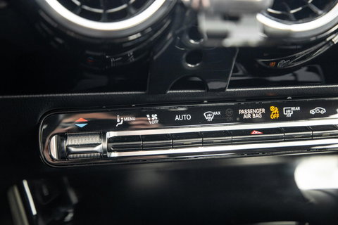 Mercedes-Benz A-Klasse 250 e Business Line CARPLAY / LEER / CAMERA / CRUISE CONTROLE / DEALER ONDERHOUDEN