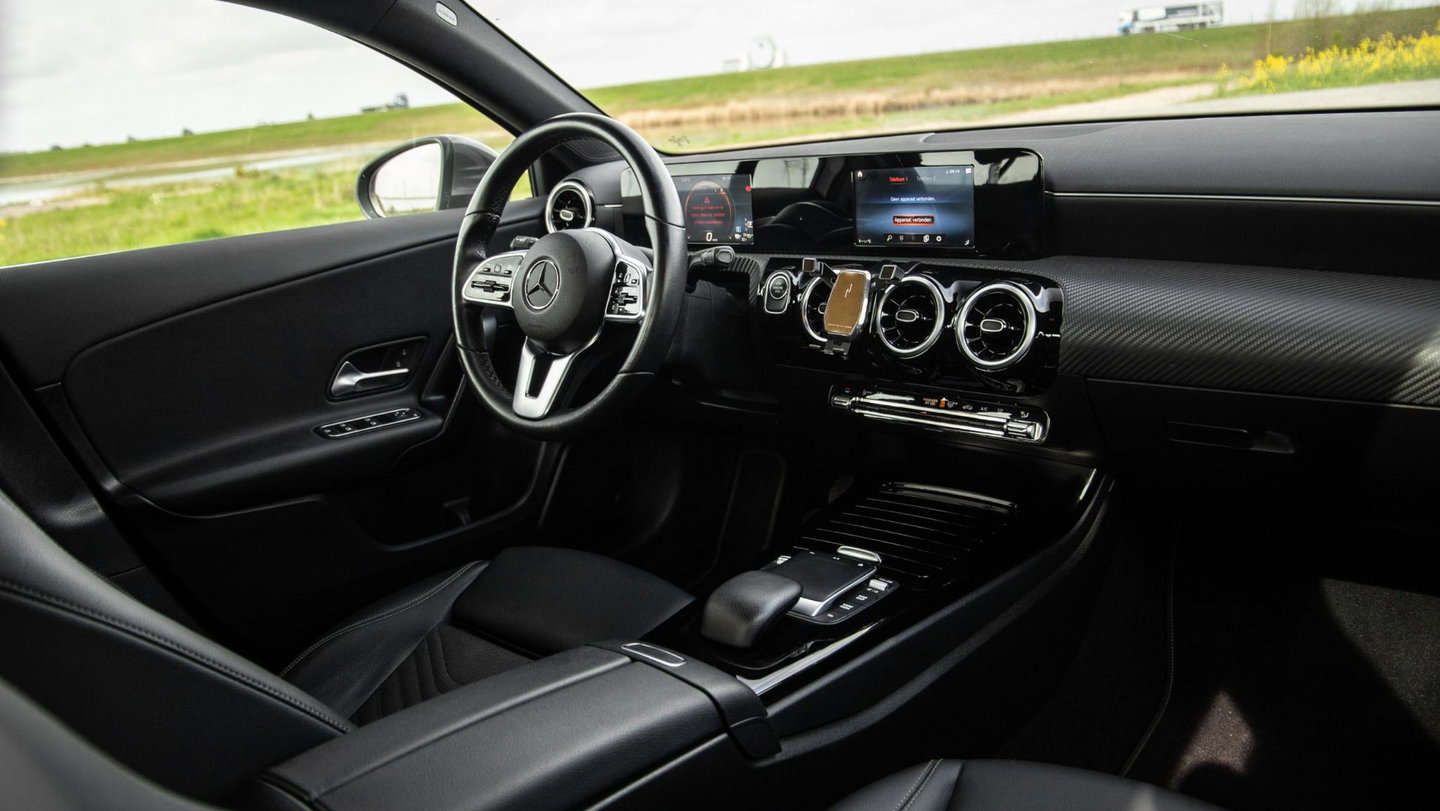 Mercedes-Benz A-Klasse 250 e Business Line CARPLAY / LEER / CAMERA / CRUISE CONTROLE / DEALER ONDERHOUDEN