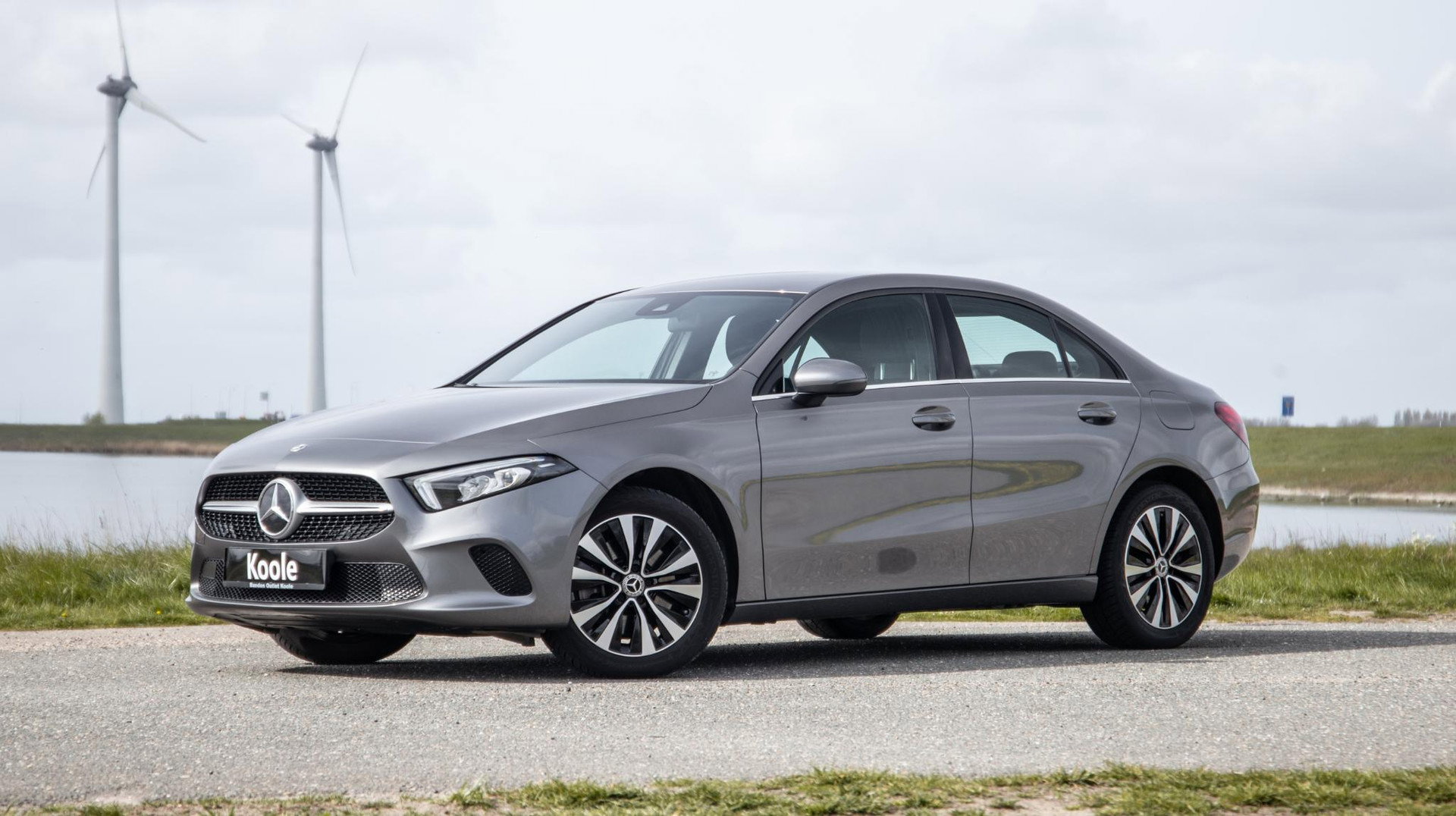 Mercedes-Benz A-Klasse 250 e Business Line CARPLAY / LEER / CAMERA / CRUISE CONTROLE / DEALER ONDERHOUDEN