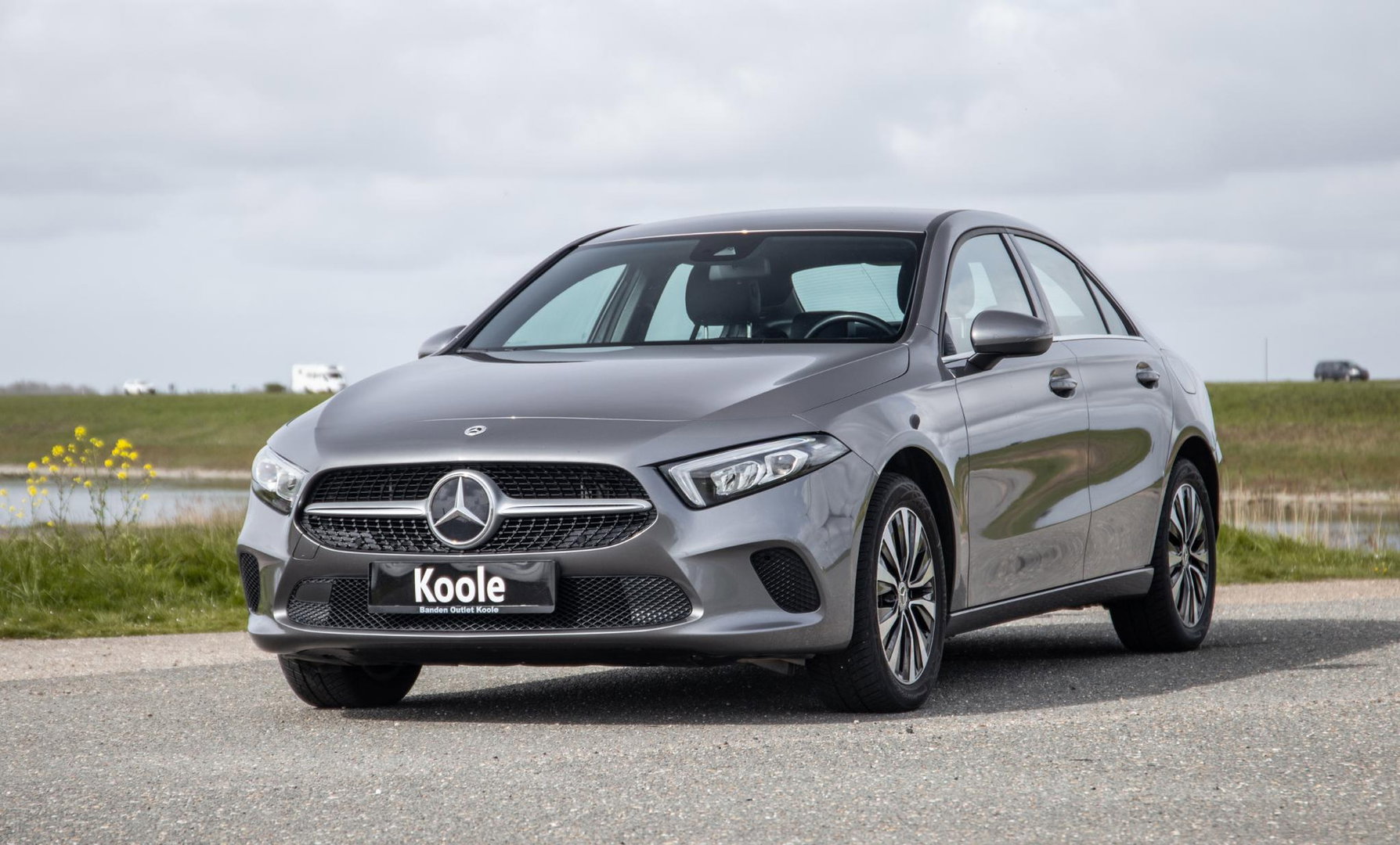 Mercedes-Benz A-Klasse 250 e Business Line CARPLAY / LEER / CAMERA / CRUISE CONTROLE / DEALER ONDERHOUDEN