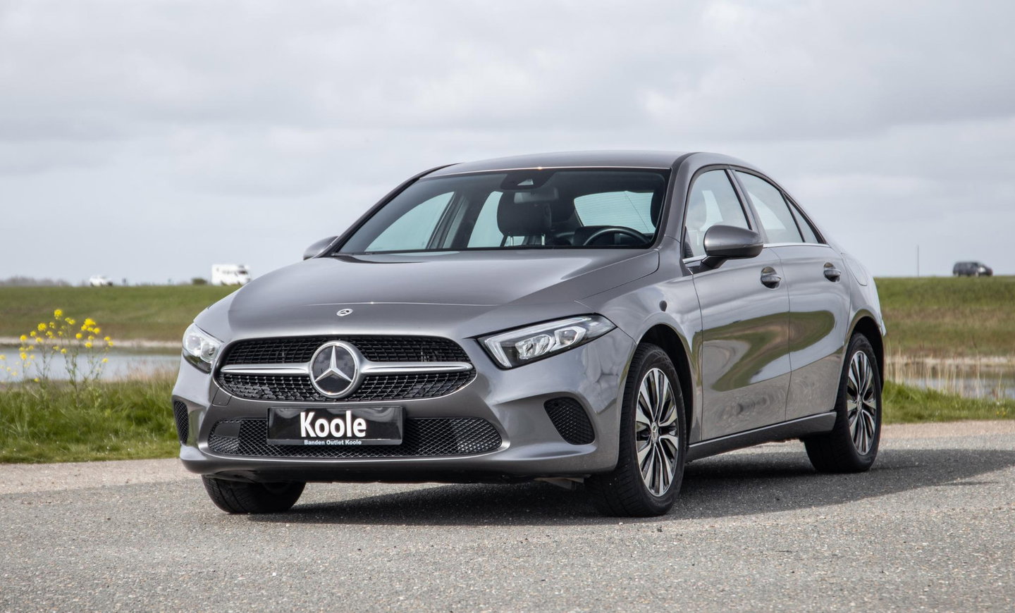 Mercedes-Benz A-Klasse 250 e Business Line CARPLAY / LEER / CAMERA / CRUISE CONTROLE / DEALER ONDERHOUDEN