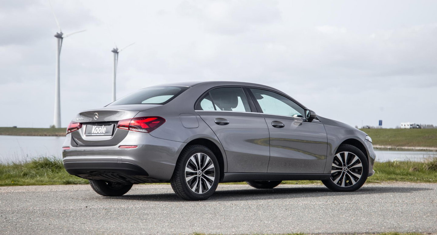 Mercedes-Benz A-Klasse 250 e Business Line CARPLAY / LEER / CAMERA / CRUISE CONTROLE / DEALER ONDERHOUDEN