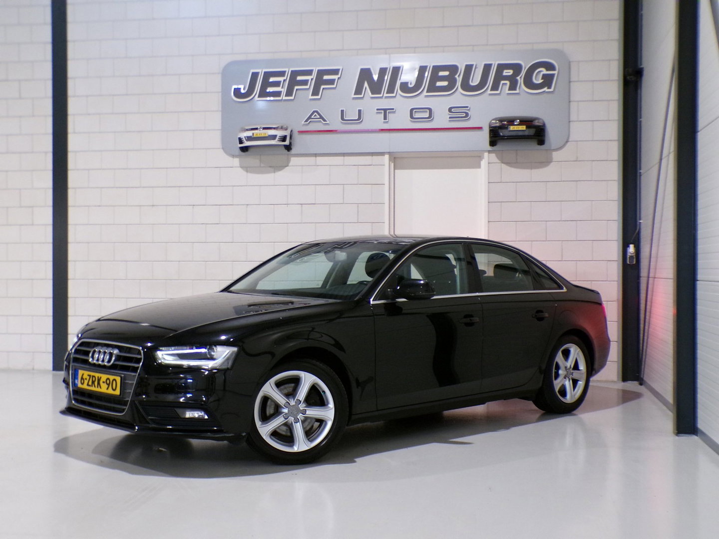 Audi A4 Limousine 1.8 TFSI Advance "Origineel NL!" 1e eigenaar! Xenon-LED Navigatie Bluetooth Parkeersensoren Cruise-control