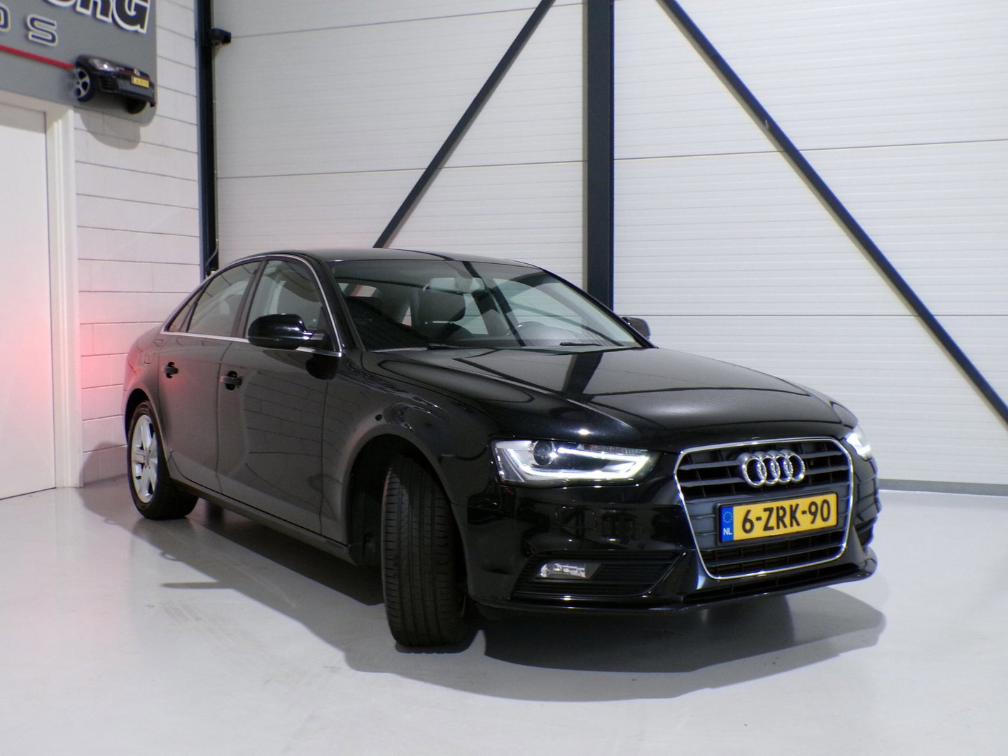 Audi A4 Limousine 1.8 TFSI Advance "Origineel NL!" 1e eigenaar! Xenon-LED Navigatie Bluetooth Parkeersensoren Cruise-control