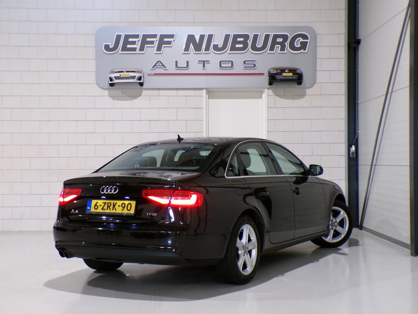 Audi A4 Limousine 1.8 TFSI Advance "Origineel NL!" 1e eigenaar! Xenon-LED Navigatie Bluetooth Parkeersensoren Cruise-control
