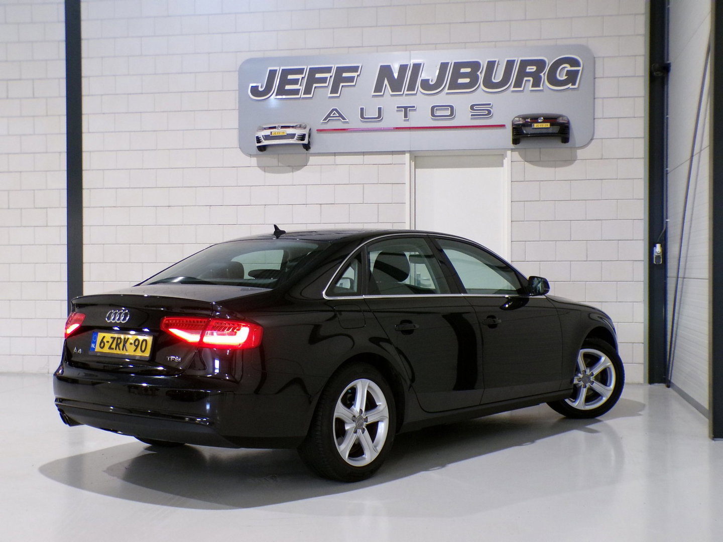 Audi A4 Limousine 1.8 TFSI Advance "Origineel NL!" 1e eigenaar! Xenon-LED Navigatie Bluetooth Parkeersensoren Cruise-control