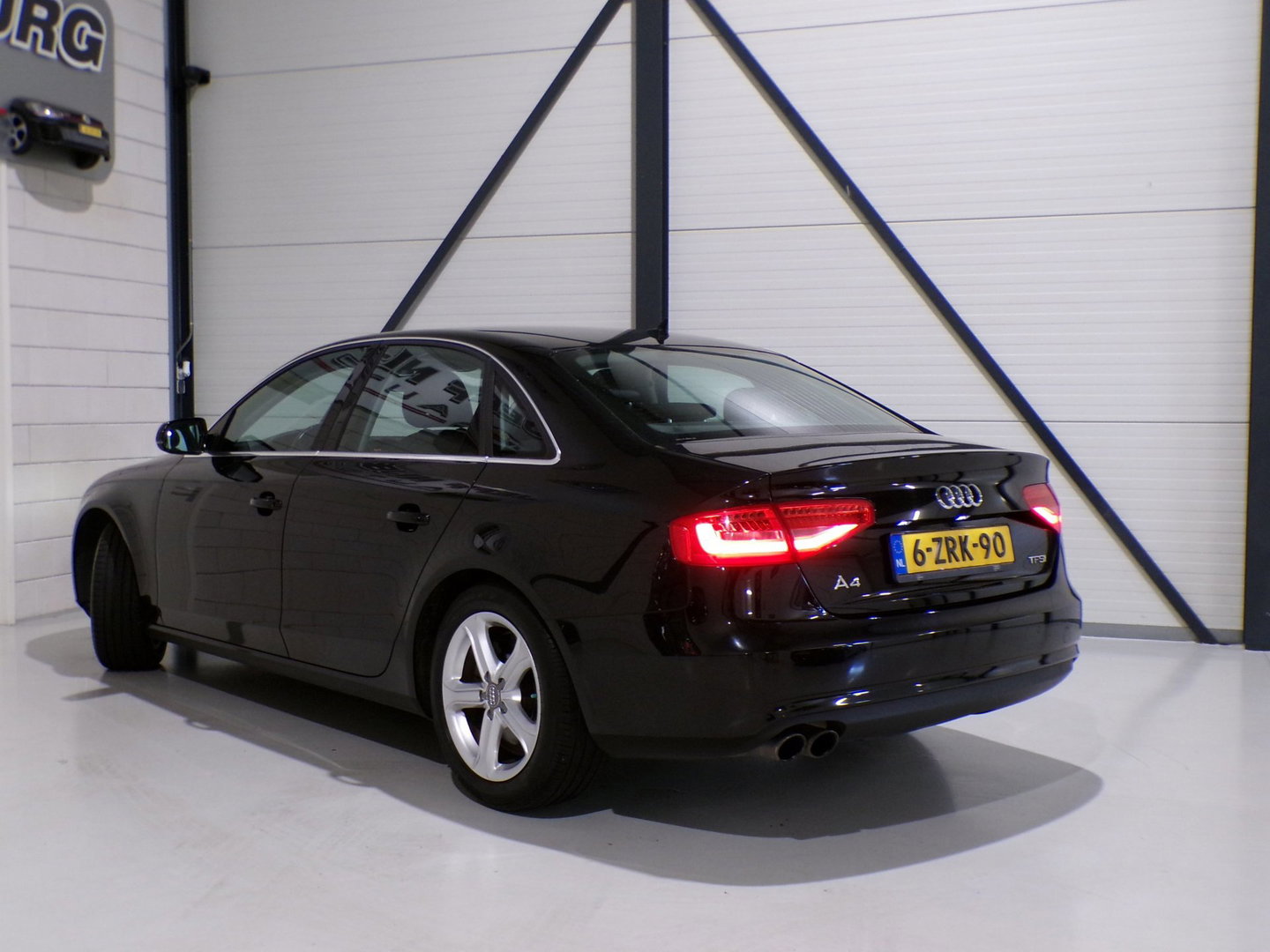 Audi A4 Limousine 1.8 TFSI Advance "Origineel NL!" 1e eigenaar! Xenon-LED Navigatie Bluetooth Parkeersensoren Cruise-control