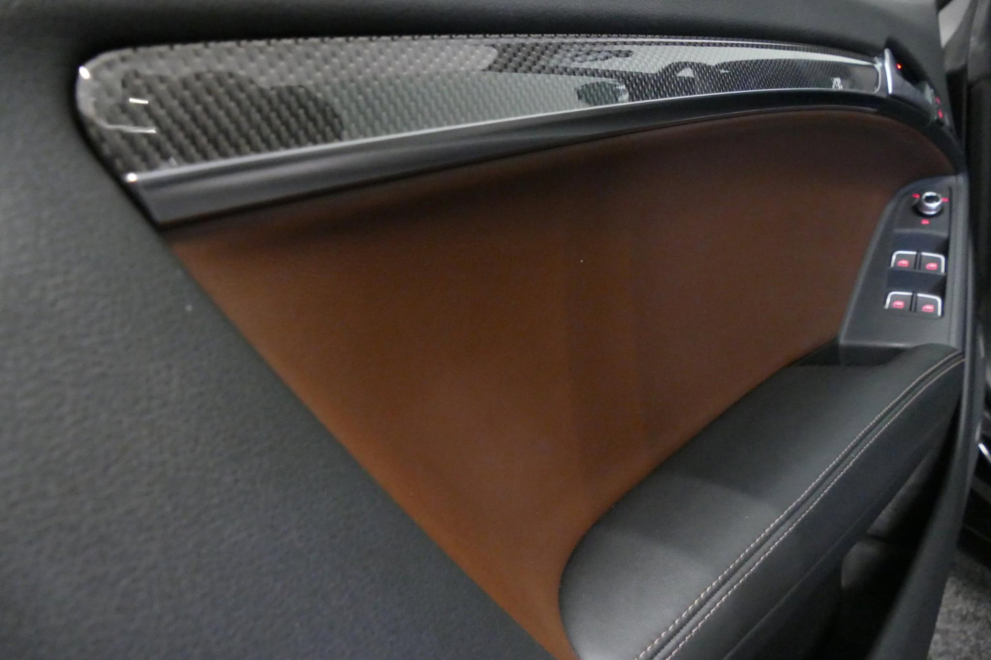 Audi S5 Cabriolet 3.0 TFSI quattro Pro Line / S Sportstoelen / Carbon interieur / Elektr. verstelbare voorstoelen (links met memory) / Bi-xenon verlichting / Magnetic Ride / Bang & Olufsen Sound System / Stoelverwarming / Luxe lederen bekleding / Navigatie / Clim