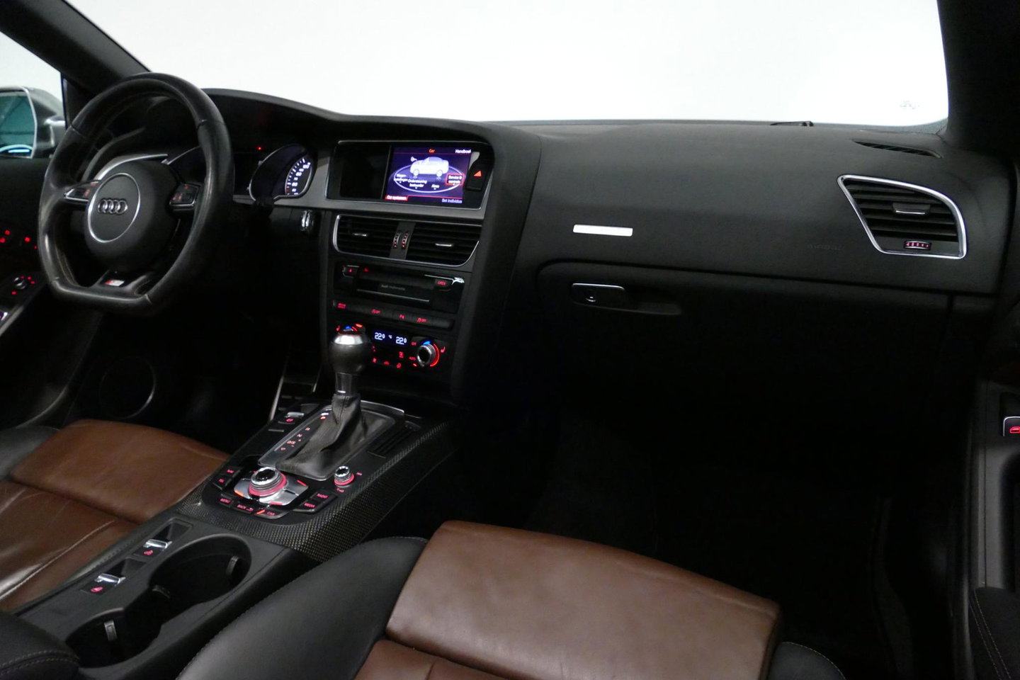 Audi S5 Cabriolet 3.0 TFSI quattro Pro Line / S Sportstoelen / Carbon interieur / Elektr. verstelbare voorstoelen (links met memory) / Bi-xenon verlichting / Magnetic Ride / Bang & Olufsen Sound System / Stoelverwarming / Luxe lederen bekleding / Navigatie / Clim