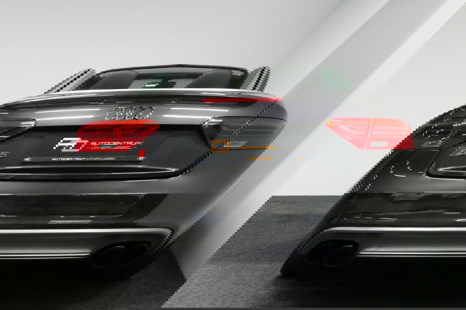 Audi S5 Cabriolet 3.0 TFSI quattro Pro Line / S Sportstoelen / Carbon interieur / Elektr. verstelbare voorstoelen (links met memory) / Bi-xenon verlichting / Magnetic Ride / Bang & Olufsen Sound System / Stoelverwarming / Luxe lederen bekleding / Navigatie / Clim