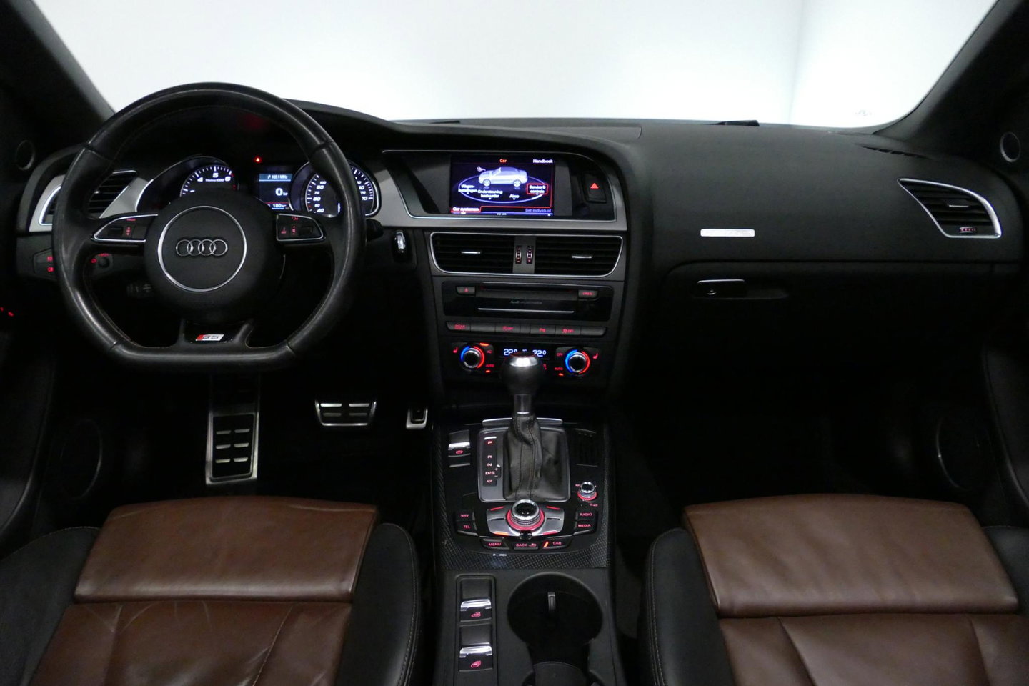 Audi S5 Cabriolet 3.0 TFSI quattro Pro Line / S Sportstoelen / Carbon interieur / Elektr. verstelbare voorstoelen (links met memory) / Bi-xenon verlichting / Magnetic Ride / Bang & Olufsen Sound System / Stoelverwarming / Luxe lederen bekleding / Navigatie / Clim