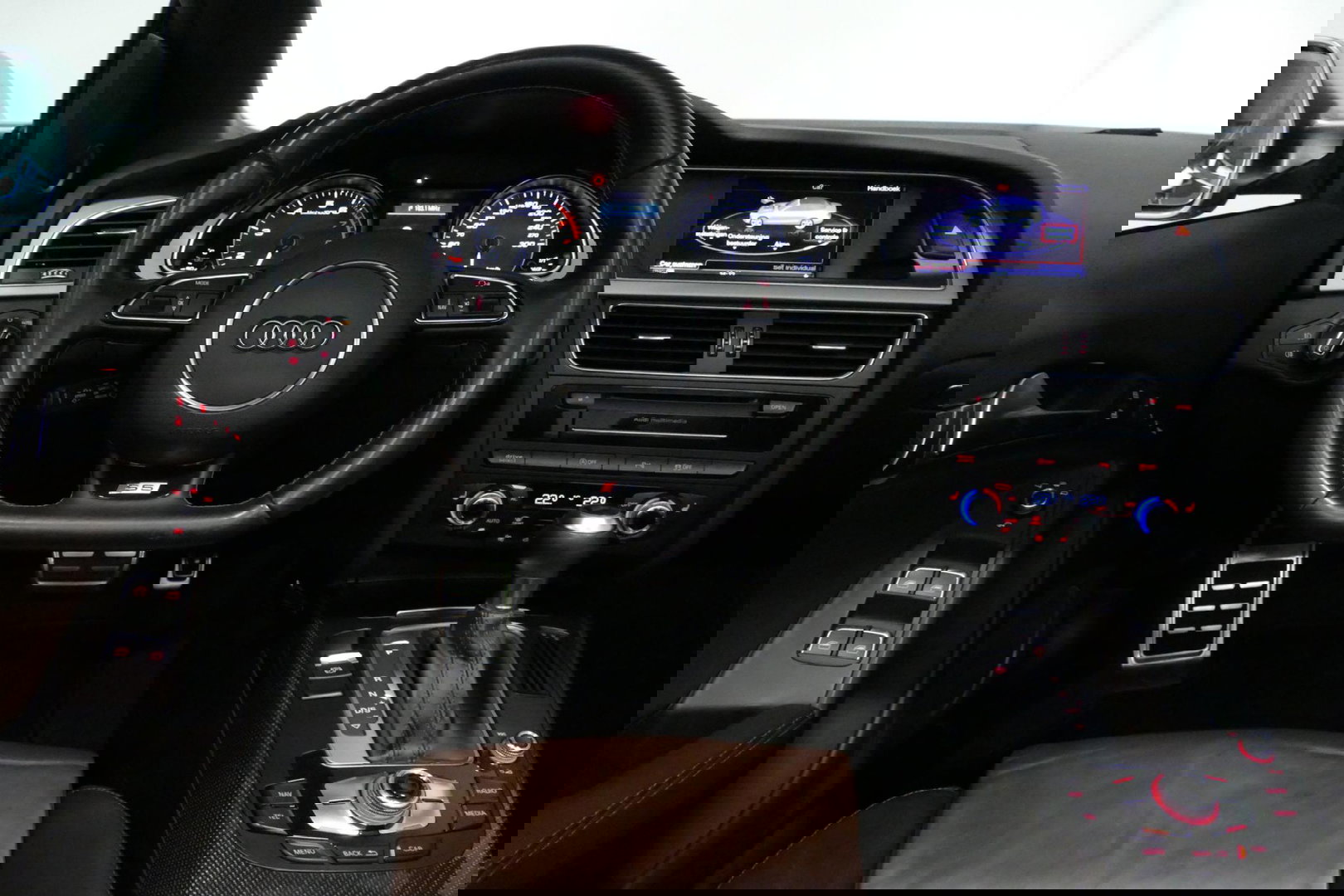 Audi S5 Cabriolet 3.0 TFSI quattro Pro Line / S Sportstoelen / Carbon interieur / Elektr. verstelbare voorstoelen (links met memory) / Bi-xenon verlichting / Magnetic Ride / Bang & Olufsen Sound System / Stoelverwarming / Luxe lederen bekleding / Navigatie / Clim