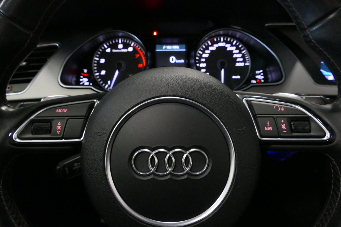 Audi S5 Cabriolet 3.0 TFSI quattro Pro Line / S Sportstoelen / Carbon interieur / Elektr. verstelbare voorstoelen (links met memory) / Bi-xenon verlichting / Magnetic Ride / Bang & Olufsen Sound System / Stoelverwarming / Luxe lederen bekleding / Navigatie / Clim