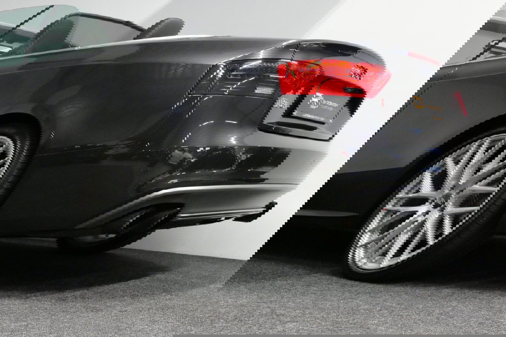 Audi S5 Cabriolet 3.0 TFSI quattro Pro Line / S Sportstoelen / Carbon interieur / Elektr. verstelbare voorstoelen (links met memory) / Bi-xenon verlichting / Magnetic Ride / Bang & Olufsen Sound System / Stoelverwarming / Luxe lederen bekleding / Navigatie / Clim