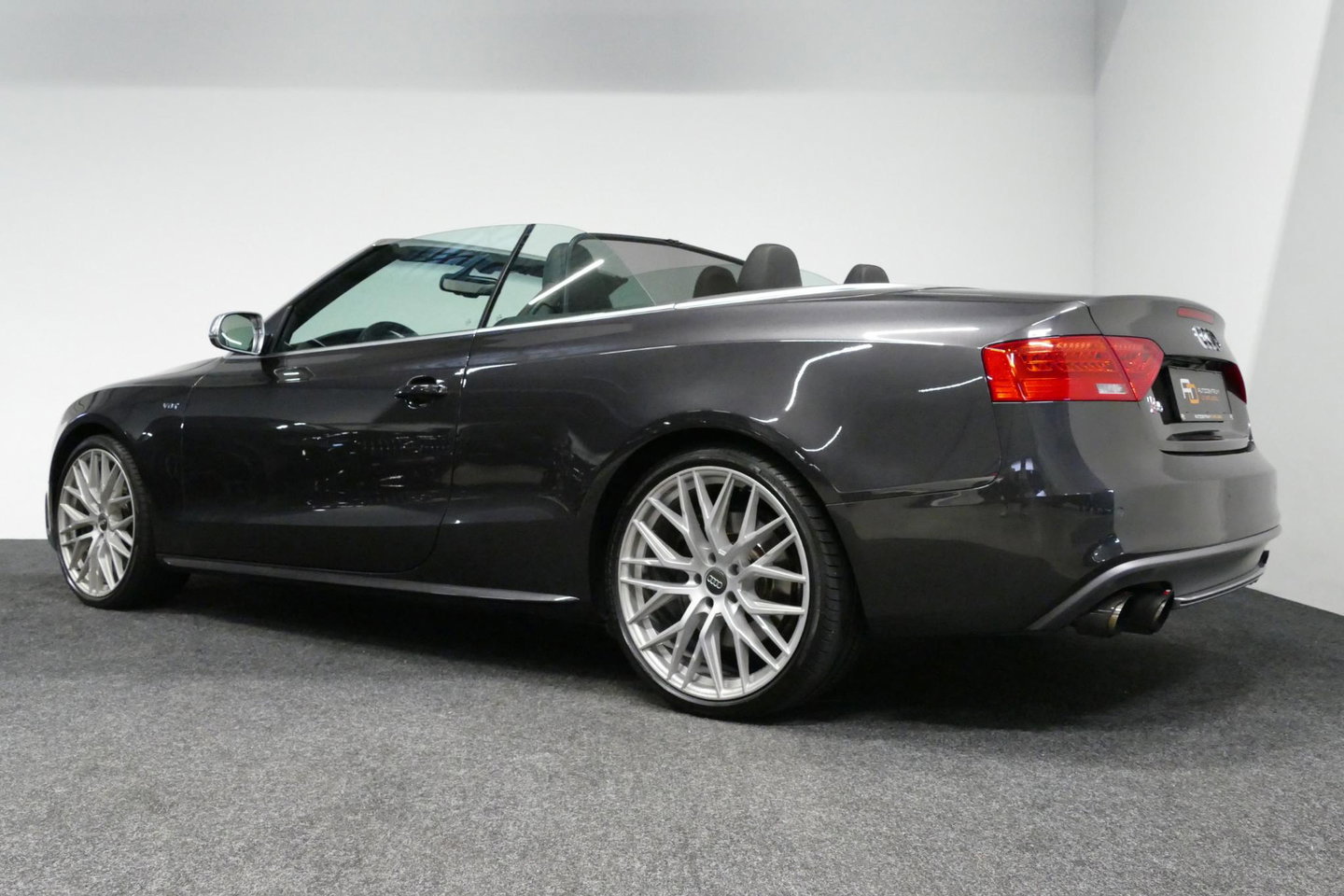 Audi S5 Cabriolet 3.0 TFSI quattro Pro Line / S Sportstoelen / Carbon interieur / Elektr. verstelbare voorstoelen (links met memory) / Bi-xenon verlichting / Magnetic Ride / Bang & Olufsen Sound System / Stoelverwarming / Luxe lederen bekleding / Navigatie / Clim