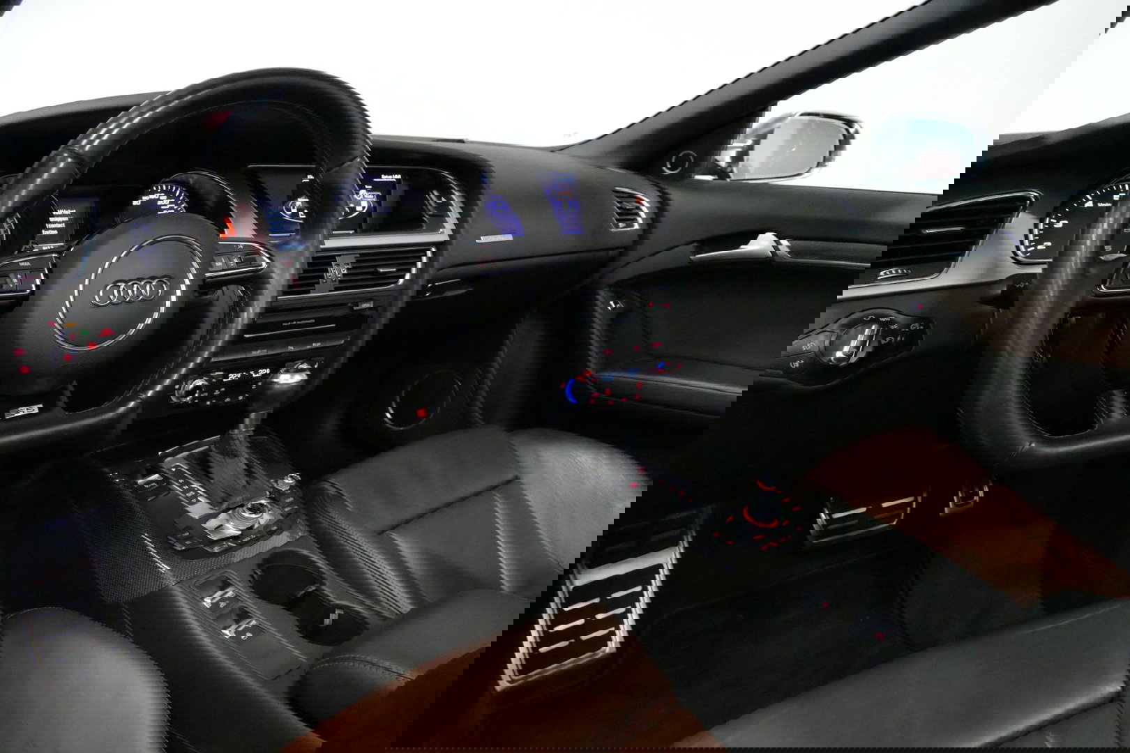 Audi S5 Cabriolet 3.0 TFSI quattro Pro Line / S Sportstoelen / Carbon interieur / Elektr. verstelbare voorstoelen (links met memory) / Bi-xenon verlichting / Magnetic Ride / Bang & Olufsen Sound System / Stoelverwarming / Luxe lederen bekleding / Navigatie / Clim