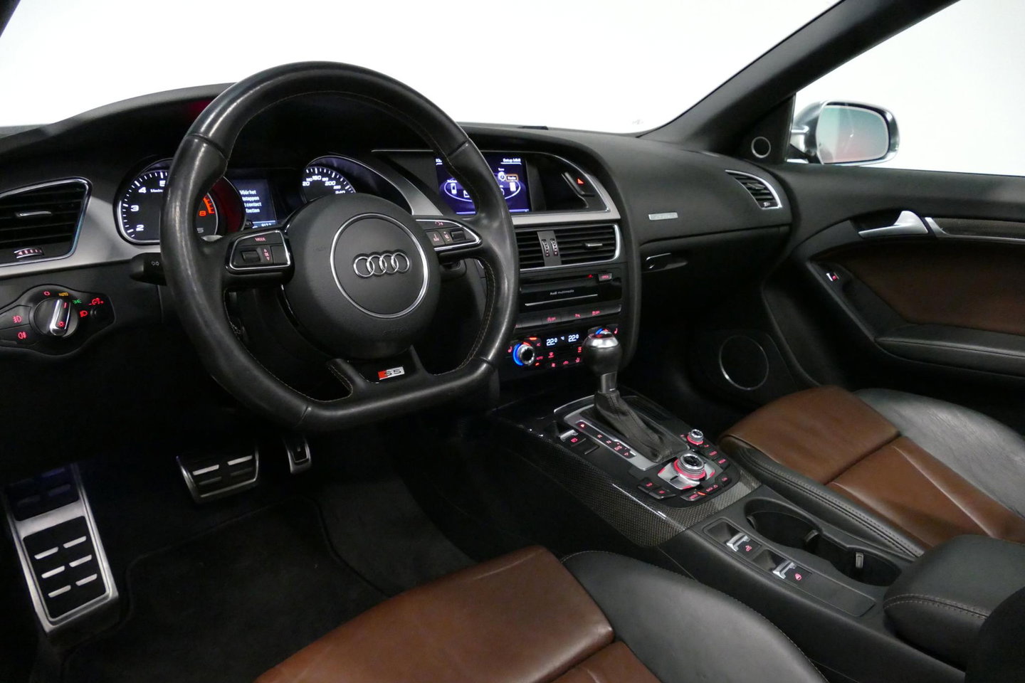 Audi S5 Cabriolet 3.0 TFSI quattro Pro Line / S Sportstoelen / Carbon interieur / Elektr. verstelbare voorstoelen (links met memory) / Bi-xenon verlichting / Magnetic Ride / Bang & Olufsen Sound System / Stoelverwarming / Luxe lederen bekleding / Navigatie / Clim
