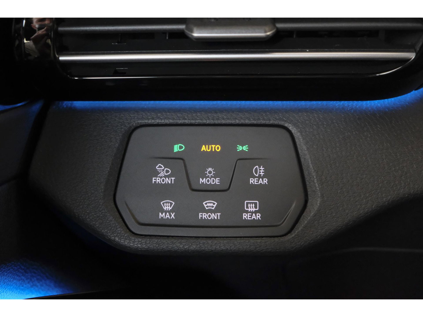 Volkswagen ID.5 GTX 300pk 77 kWh Sportstoelen *SOH 93%* Warmtepomp Trekhaak elektrisch NLauto 1e Eigenaar