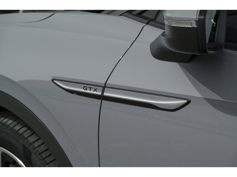 Volkswagen ID.5 GTX 300pk 77 kWh Sportstoelen *SOH 93%* Warmtepomp Trekhaak elektrisch NLauto 1e Eigenaar