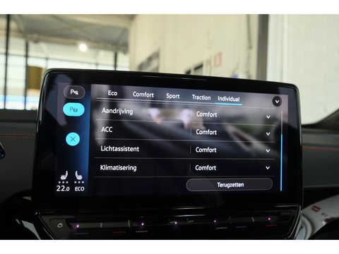 Volkswagen ID.5 GTX 300pk 77 kWh Sportstoelen *SOH 93%* Warmtepomp Trekhaak elektrisch NLauto 1e Eigenaar